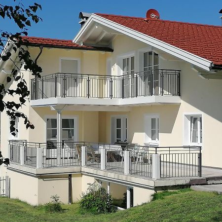 Wunderschoene Ferienwohnung Mit Seeblick Zell am Moos Exterior photo