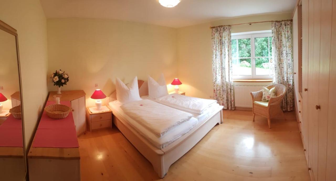 Wunderschoene Ferienwohnung Mit Seeblick Zell am Moos Exterior photo