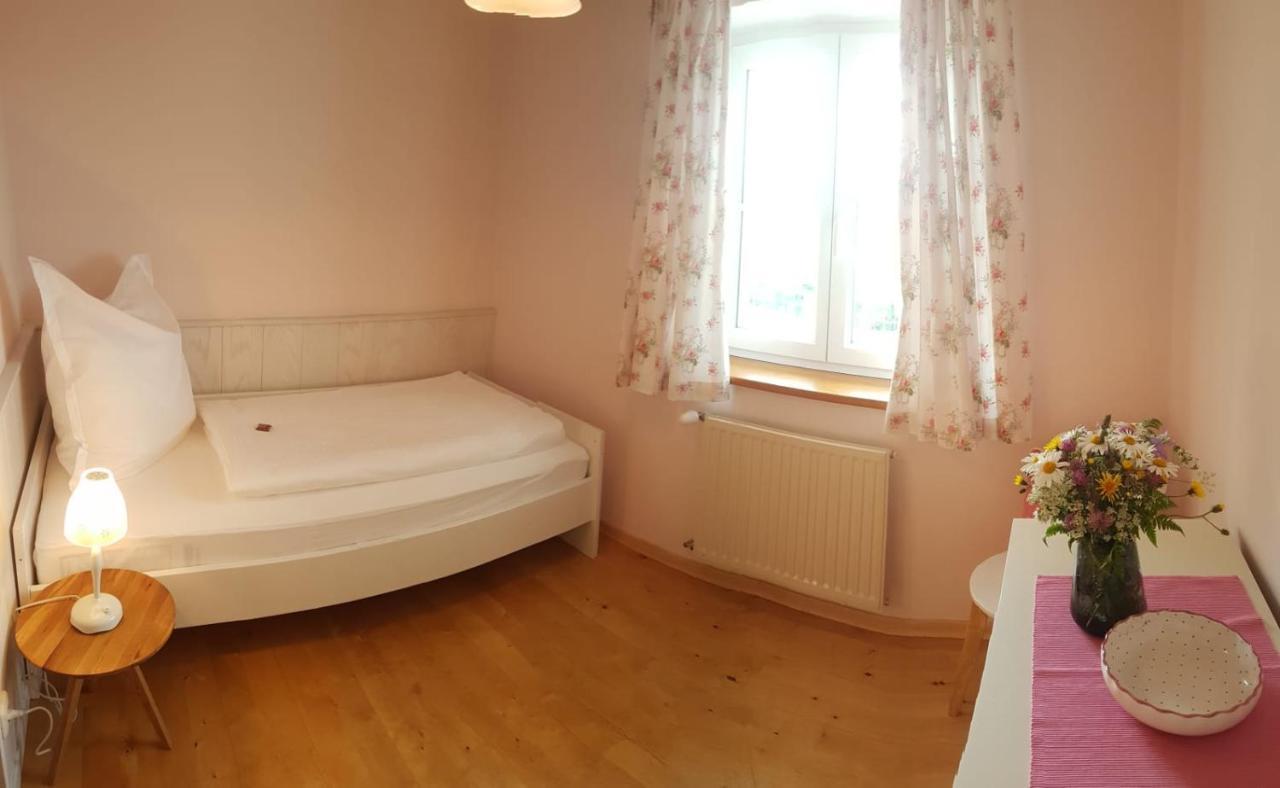 Wunderschoene Ferienwohnung Mit Seeblick Zell am Moos Exterior photo