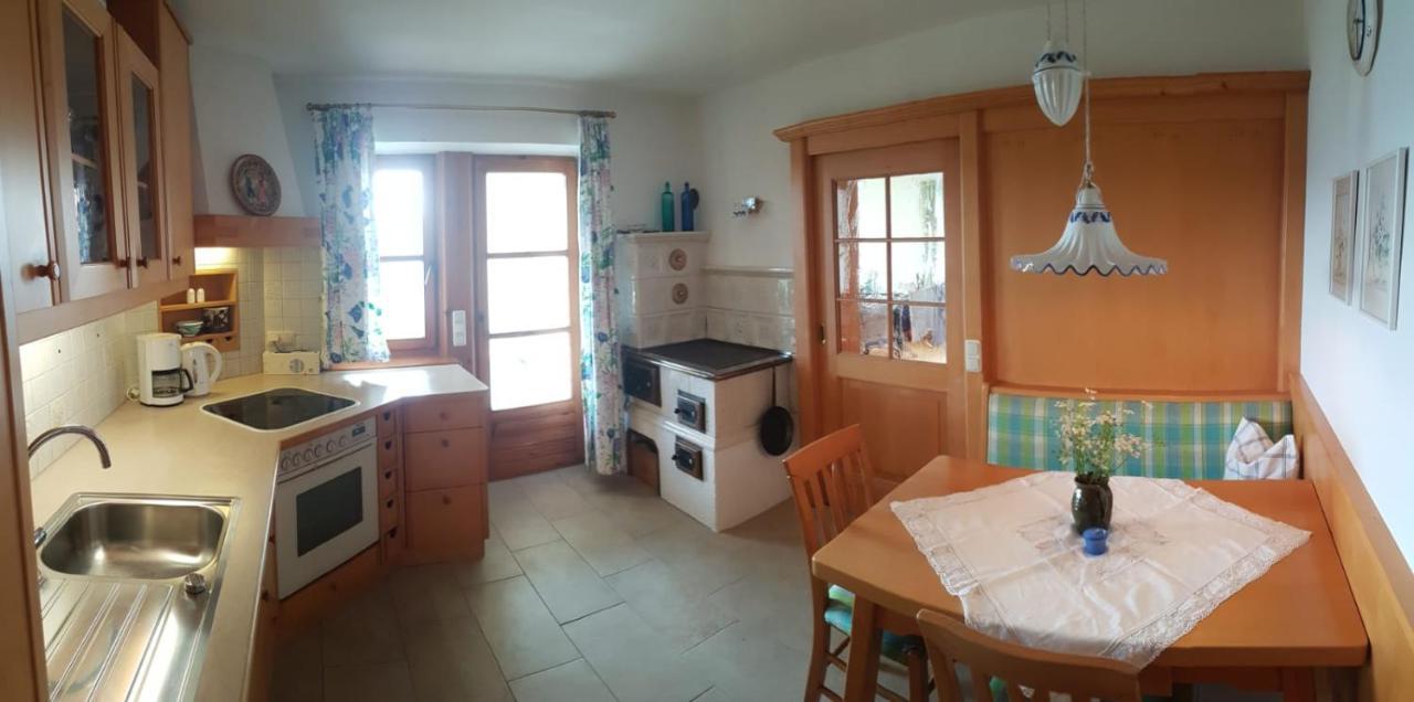 Wunderschoene Ferienwohnung Mit Seeblick Zell am Moos Exterior photo