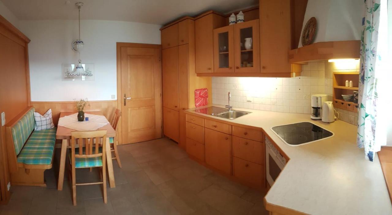 Wunderschoene Ferienwohnung Mit Seeblick Zell am Moos Exterior photo