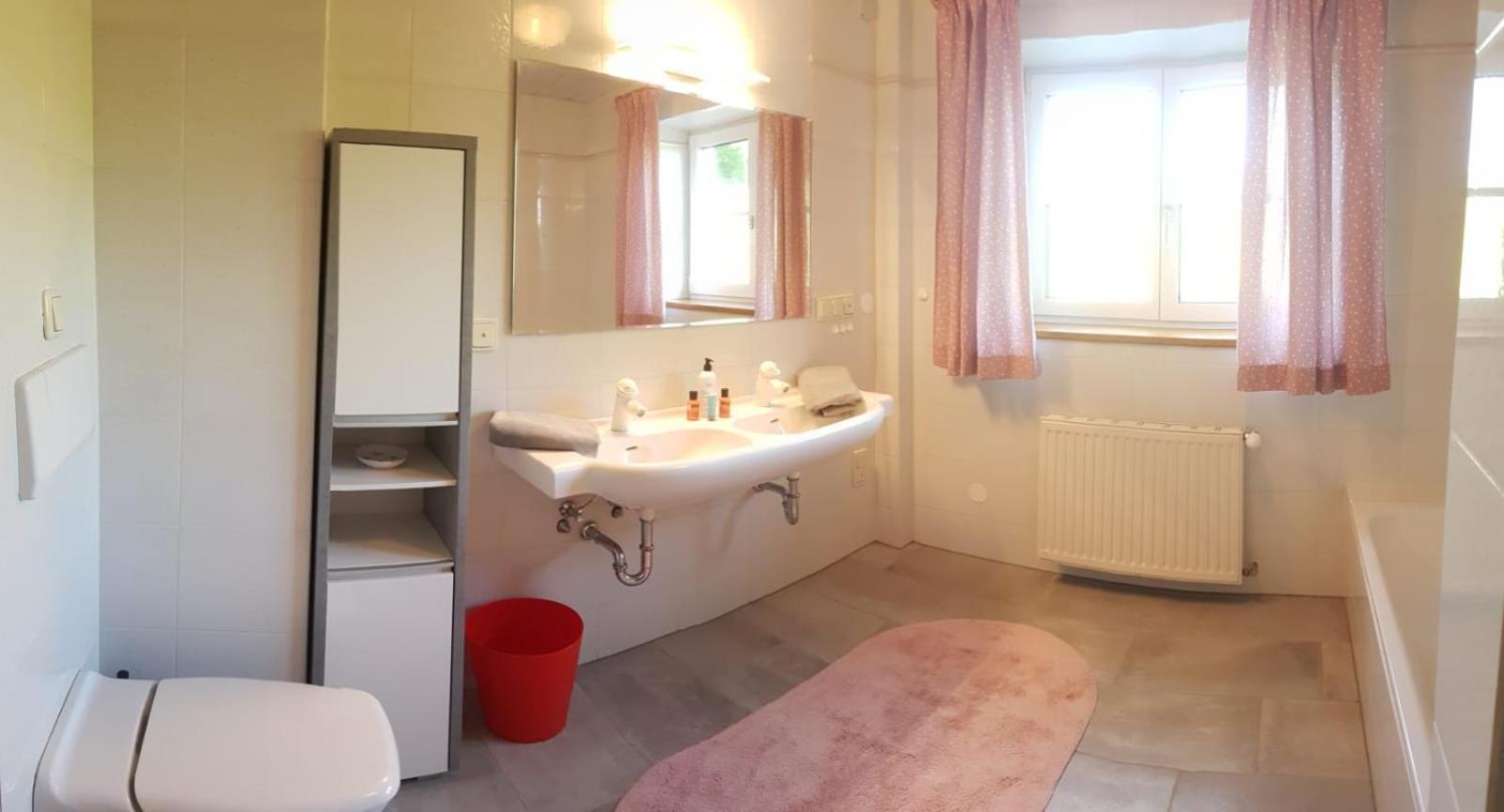 Wunderschoene Ferienwohnung Mit Seeblick Zell am Moos Exterior photo